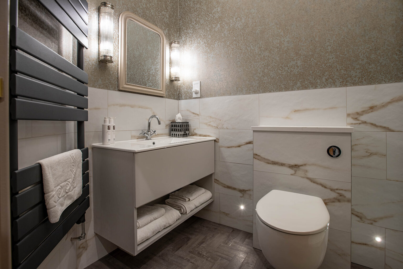 Room 8 Superior King Suite At The Heather Glen Country House Hotel